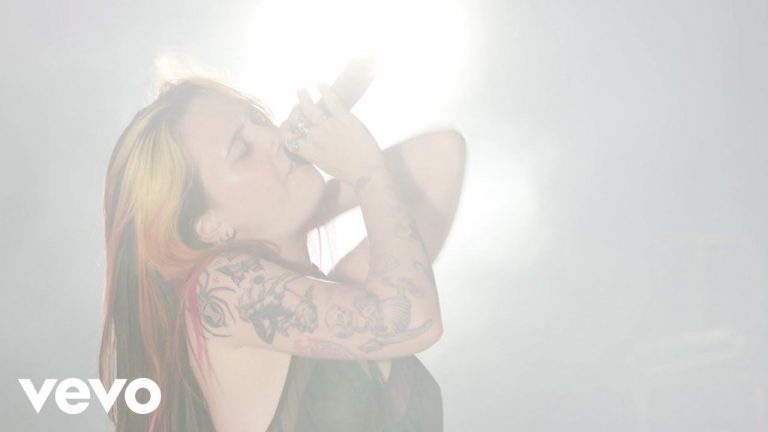 Louis The Child feat. Bea Miller – hate u cuz i don’t (Live From Red Rocks)
