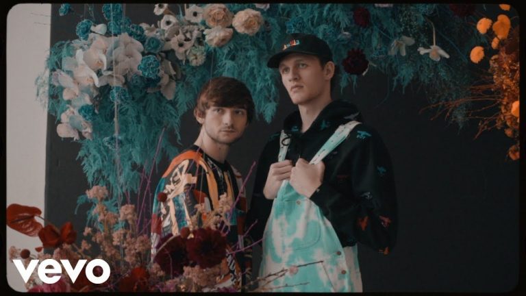Louis The Child, Quinn XCII, Chelsea Cutler – Little Things (Behind The Scenes Photoshoot)